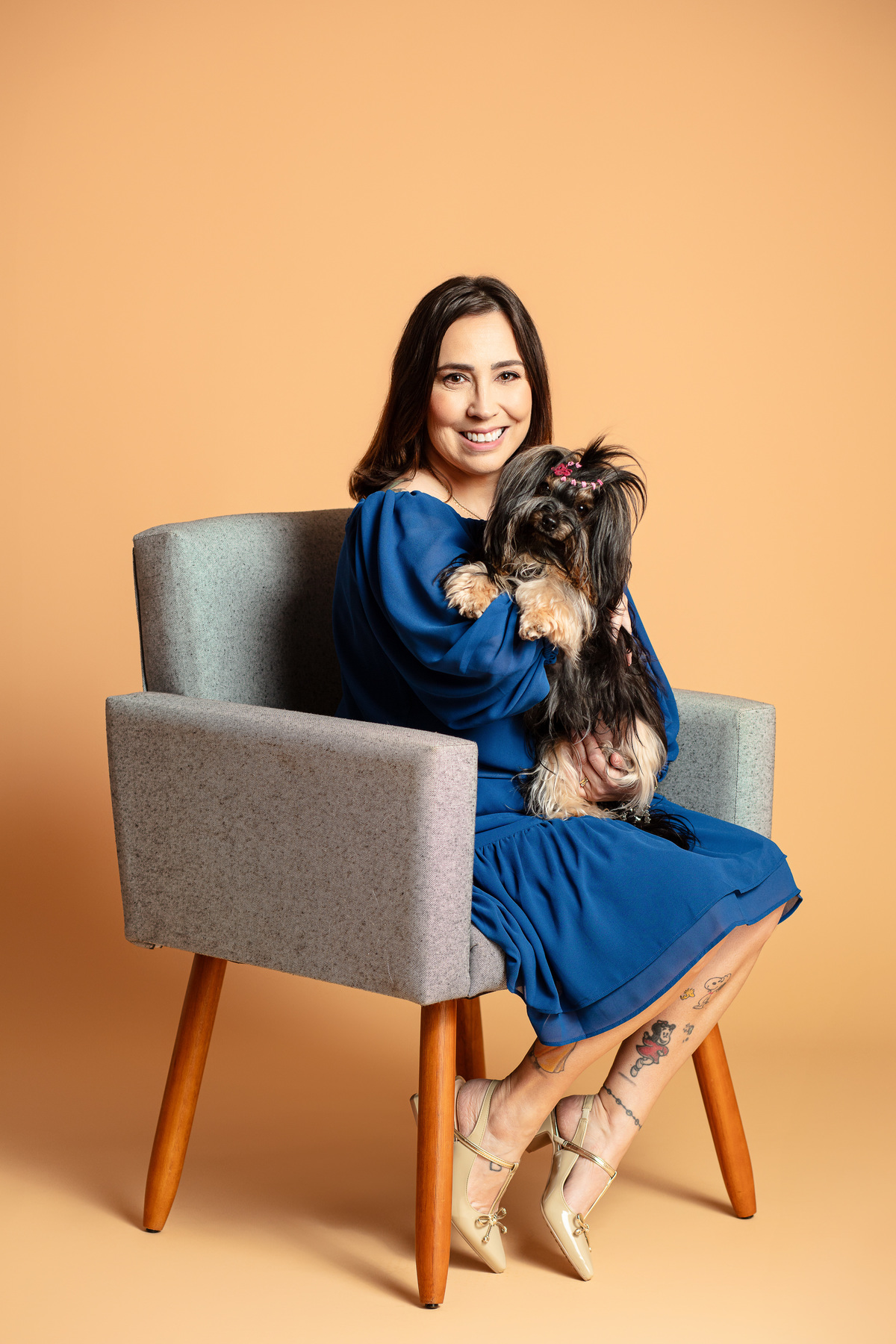 Ensaio pet, minimalista, yorkshire, mãe de pet, fundo rosa, veterinaria, fotografia com pet, animal de estimação, fundo boho, iluminação de estúdio, fotografia profissional, cachorra, filhote