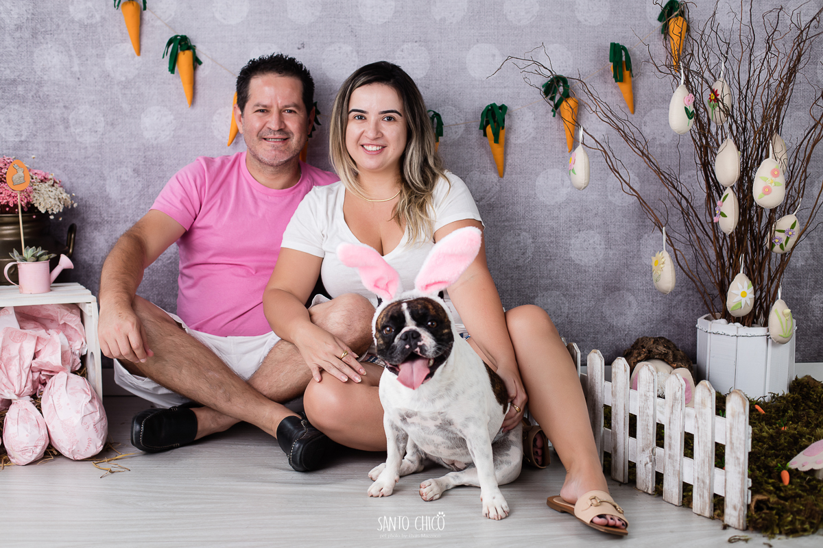 ensaio-tematico-fotografia-pet-cenario-pascoa-cachorro-coelho