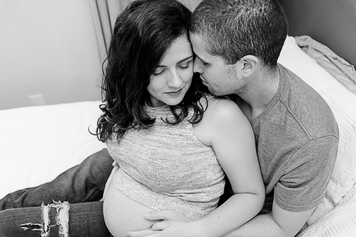 ensaio em casa, fotografia de gestante, fotografia de gestante rj, ensaio gestante, ensaio gestante rj, ensaio gestante com cachorro, foto de gestante, ensaio fotográfico gestante, ensaio gestante com pet, Tati Barros Fotografia