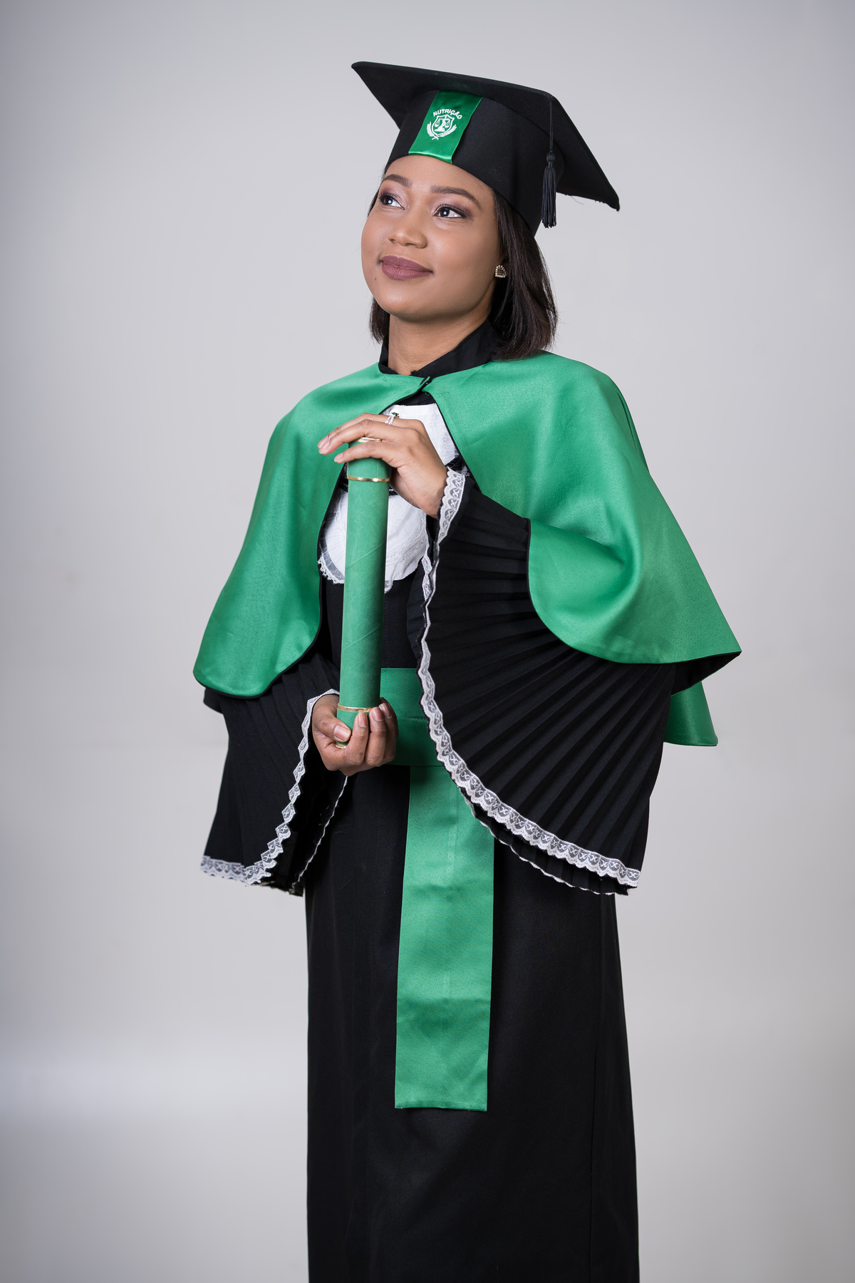 Ensaio fotográfico de formandos em Cuiabá. Samara Ribeiro, formanda em Nutrição. Fotos de Jaleco e Beca.