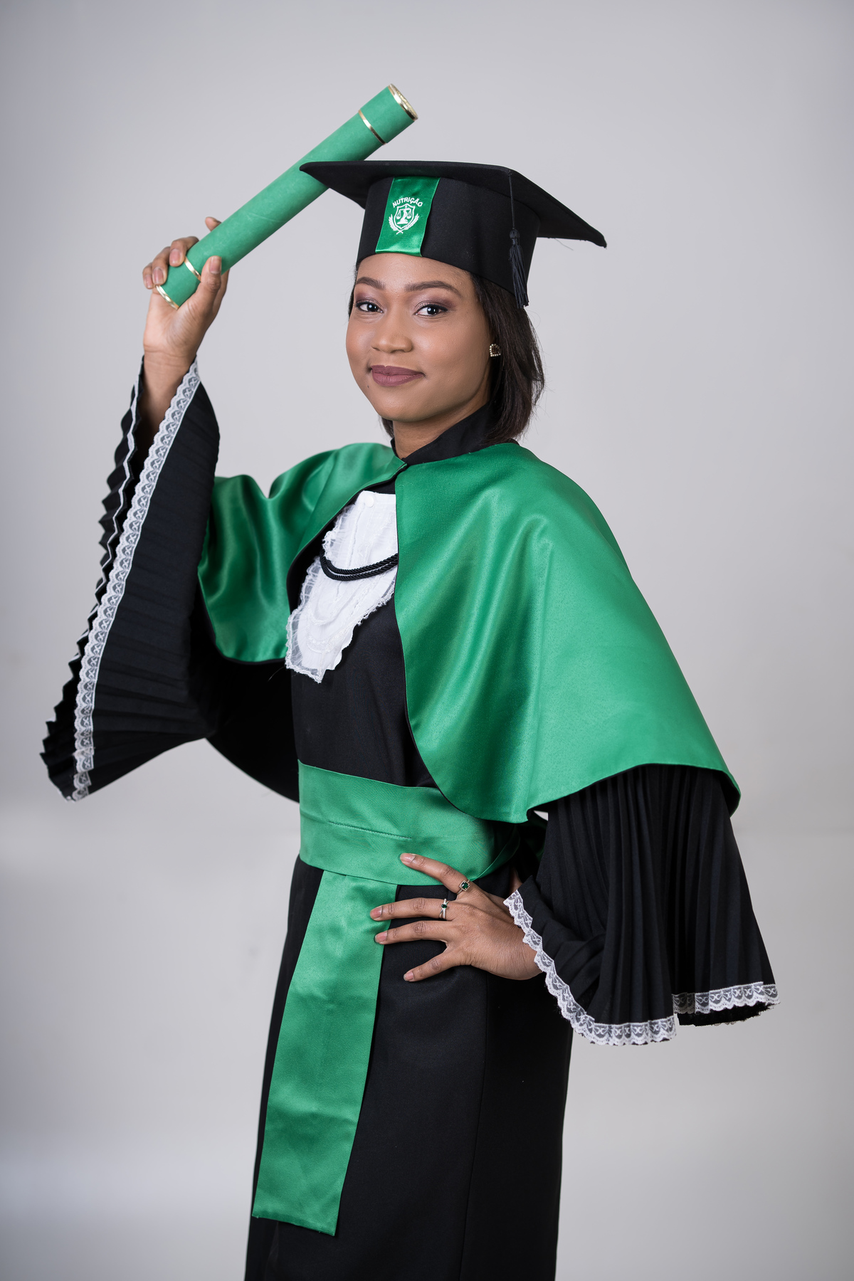 Ensaio fotográfico de formandos em Cuiabá. Samara Ribeiro, formanda em Nutrição. Fotos de Jaleco e Beca.