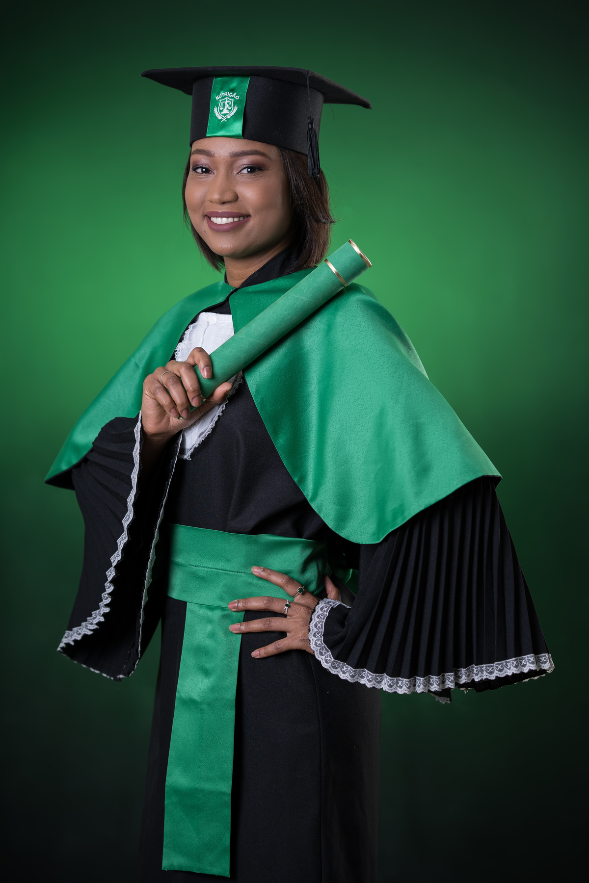 Ensaio fotográfico de formandos em Cuiabá. Samara Ribeiro, formanda em Nutrição. Fotos de Jaleco e Beca.