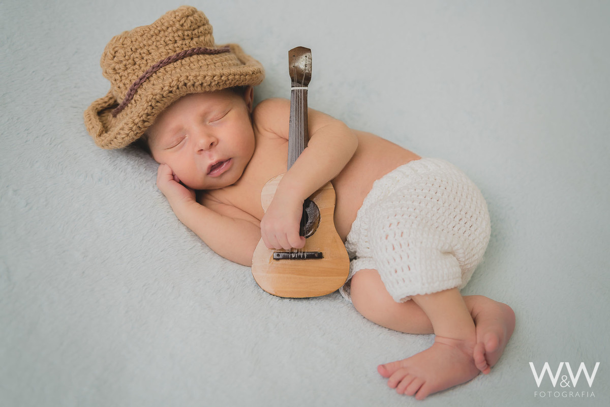 newborn sao paulo menino cowboy violão ensaio