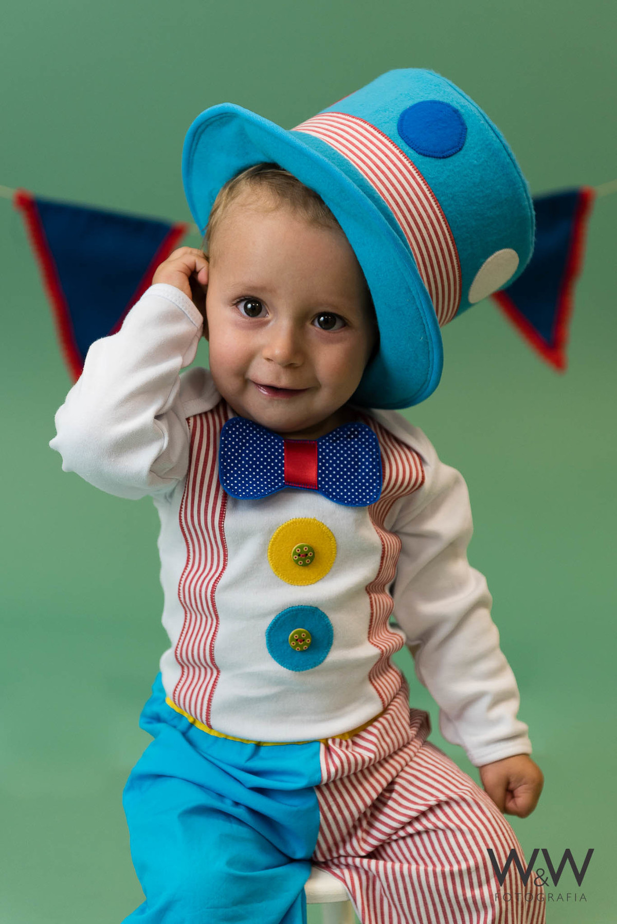 ensaio acompanhamento palhaço menino 9 meses ricardo estúdio wewfoto são paulo sp