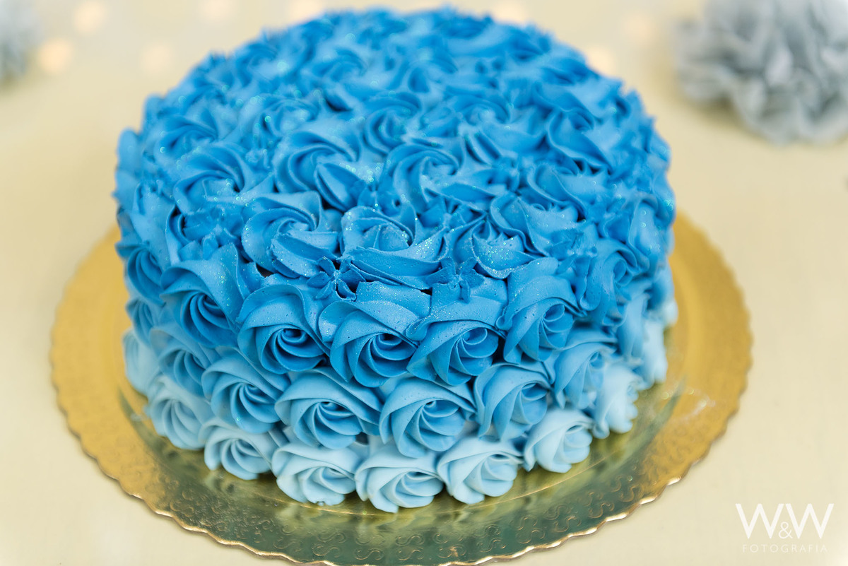 Smash the cake menino São Paulo em estúdio tons pastéis