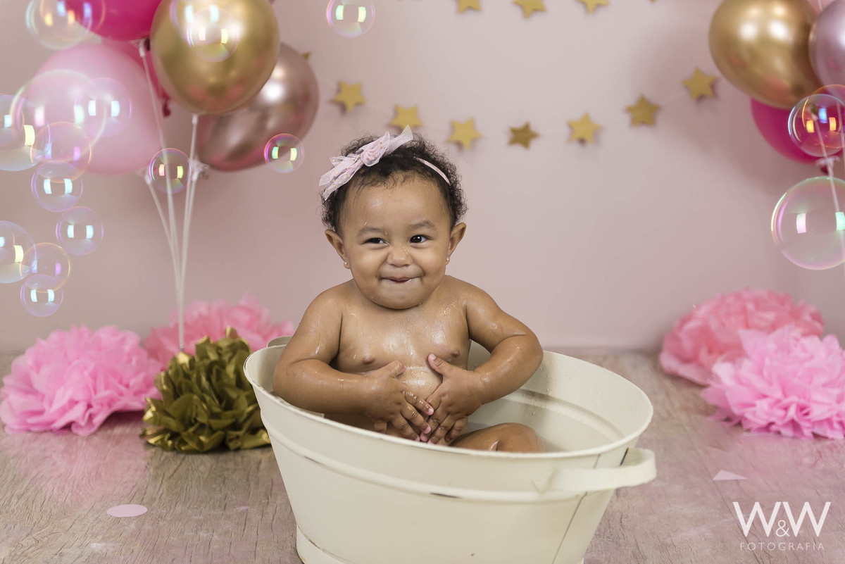smash the cake são paulo estúdio wewfoto rosa dourado ensaio fotográfico menina 1 ano