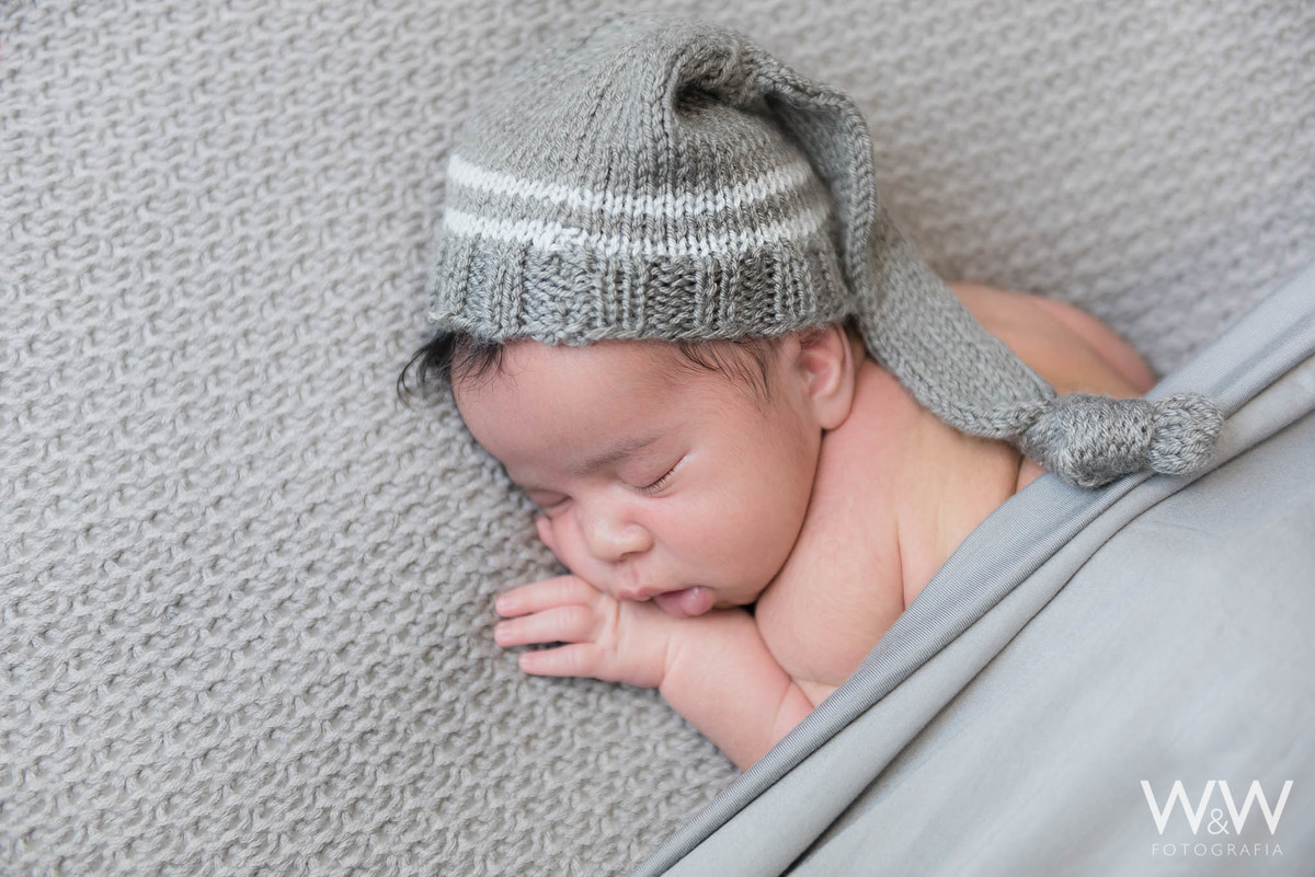 ensaio newborn menino em estúdio são paulo wewfoto wewfotografia