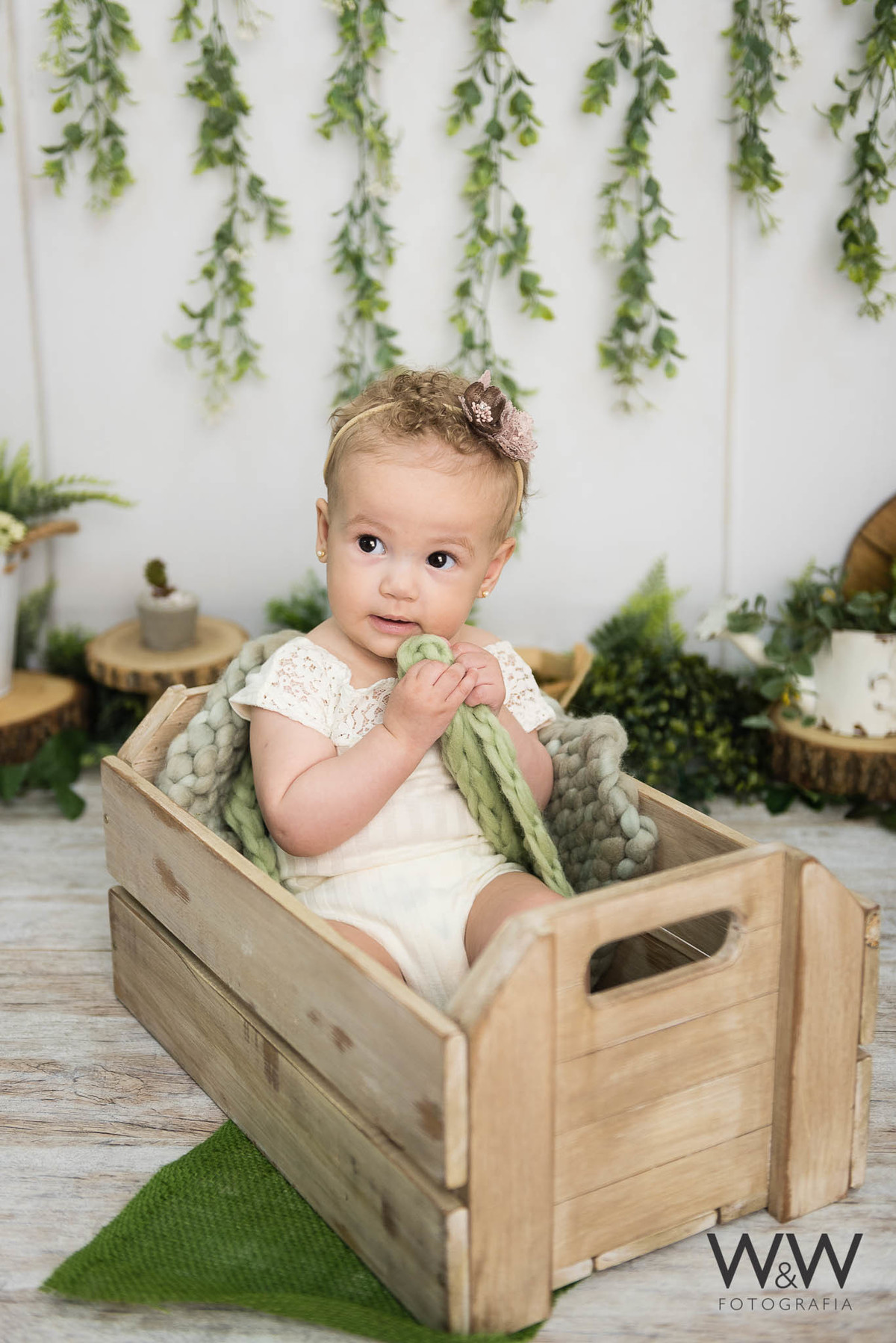 ensaio acompanhamento 6 meses menina estúdio são paulo wewfotografia wewfoto clean