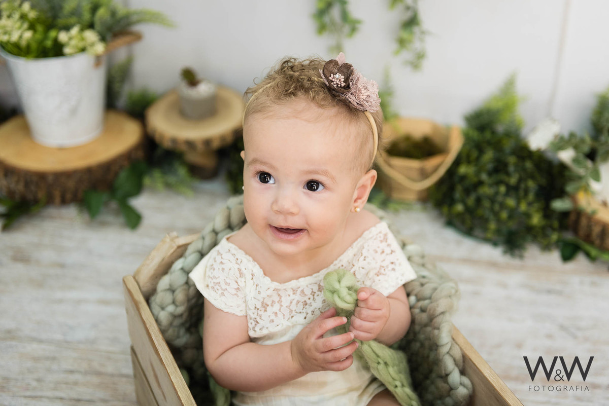 ensaio acompanhamento 6 meses menina estúdio são paulo wewfotografia wewfoto clean