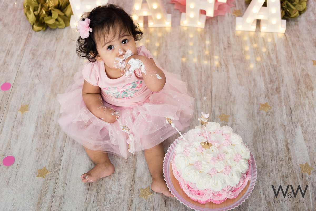ensaio smash the cake cakesmash são paulo estúdio wewfotografia  wewfoto menina 