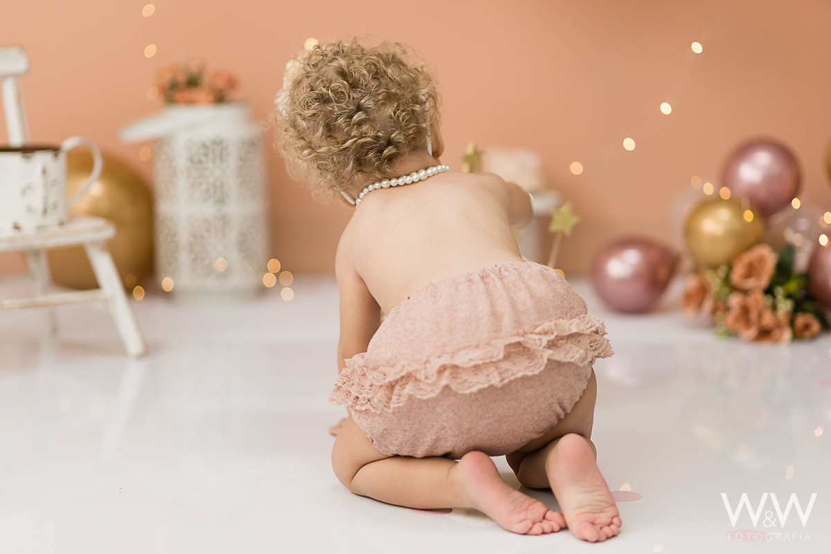 ensaio smashthecake cakesmash em estúdio são paulo rose gold wewfotografia