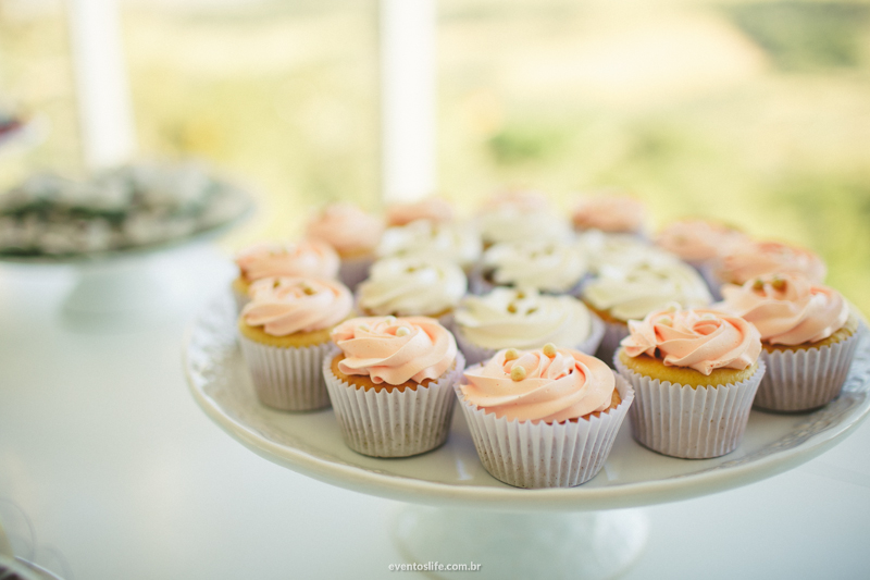 Fotografia de Casamento Larissa e Vinicius Life Fotografia Melhor fotografo de Sorocaba Villa Sansu Wedding DIY How I Met Your Mother Yellow Umbrella Guarda-chuva amarelo cupcakes