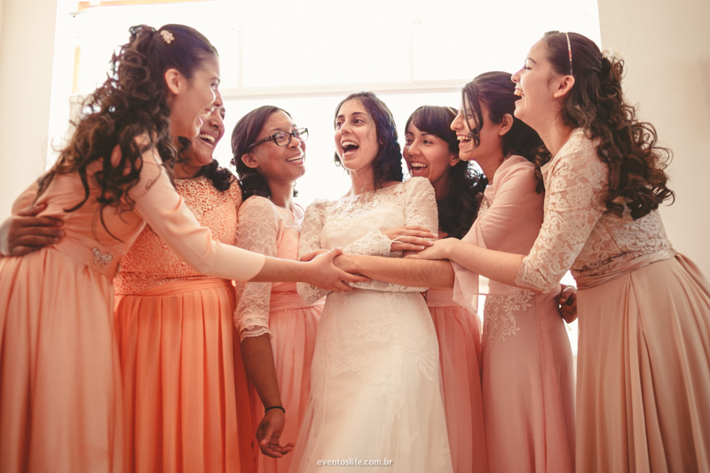 Fotografia de Casamento Larissa e Vinicius Life Fotografia Melhor fotografo de Sorocaba Villa Sansu Wedding DIY How I Met Your Mother Yellow Umbrella Guarda-chuva amarelo madrinhas vestidos