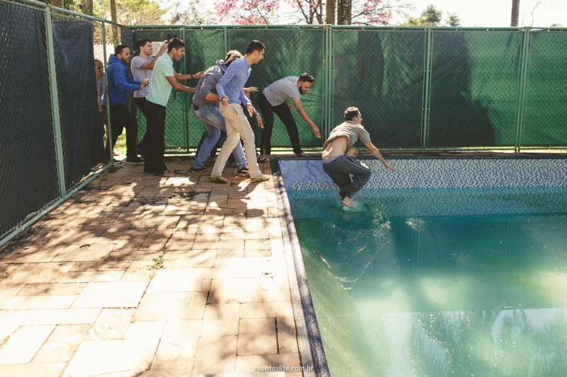 Fotografia de Casamento Larissa e Vinicius Life Fotografia Melhor fotografo de Sorocaba Villa Sansu Wedding DIY How I Met Your Mother Yellow Umbrella Guarda-chuva amarelo amigos