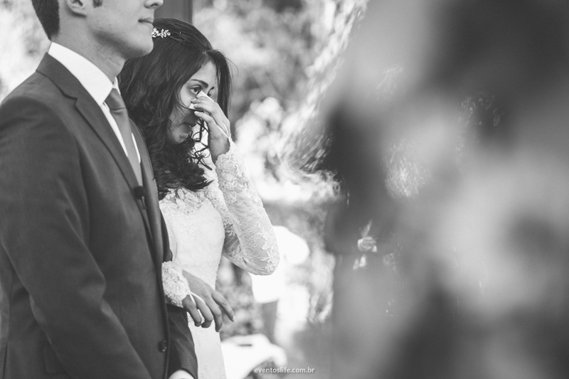 Fotografia de Casamento Larissa e Vinicius Life Fotografia Melhor fotografo de Sorocaba Villa Sansu Wedding DIY How I Met Your Mother Yellow Umbrella Guarda-chuva amarelo emoção lágrimas