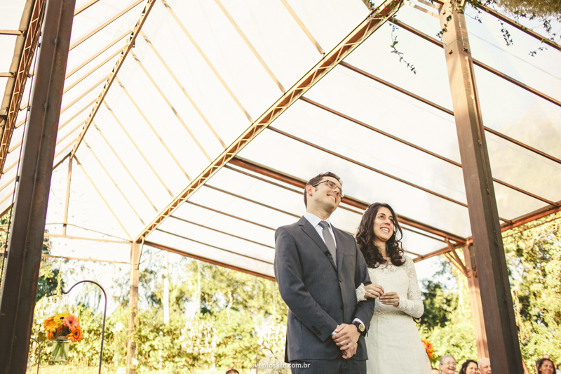 Fotografia de Casamento Larissa e Vinicius Life Fotografia Melhor fotografo de Sorocaba Villa Sansu Wedding DIY How I Met Your Mother Yellow Umbrella Guarda-chuva amarelo cerimônia