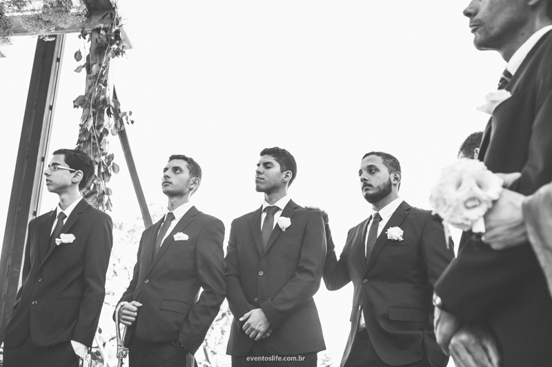 Fotografia de Casamento Larissa e Vinicius Life Fotografia Melhor fotografo de Sorocaba Villa Sansu Wedding DIY How I Met Your Mother Yellow Umbrella Guarda-chuva amarelo amigos