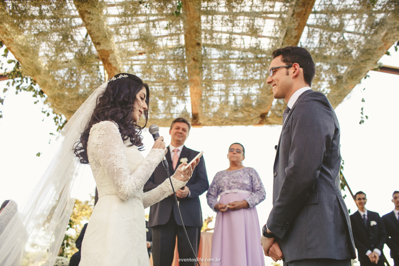 Fotografia de Casamento Larissa e Vinicius Life Fotografia Melhor fotografo de Sorocaba Villa Sansu Wedding DIY How I Met Your Mother Yellow Umbrella Guarda-chuva amarelo votos