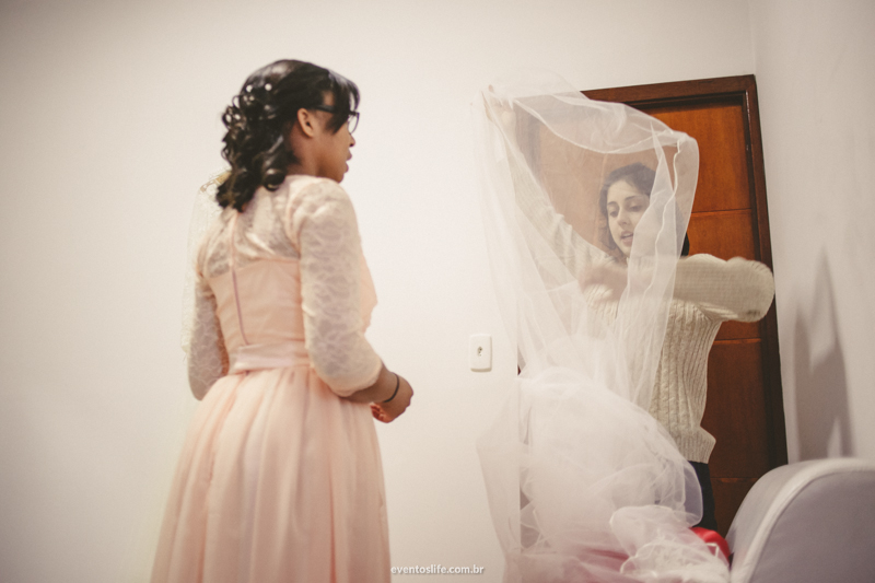 Fotografia de Casamento Larissa e Vinicius Life Fotografia Melhor fotografo de Sorocaba Villa Sansu Wedding DIY How I Met Your Mother Yellow Umbrella Guarda-chuva amarelo madrinhas