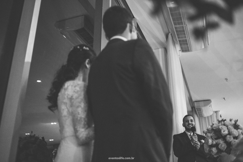 Fotografia de Casamento Larissa e Vinicius Life Fotografia Melhor fotografo de Sorocaba Villa Sansu Wedding DIY How I Met Your Mother Yellow Umbrella Guarda-chuva amarelo irmão despedida