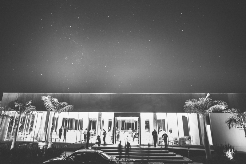 Fotografia de Casamento Larissa e Vinicius Life Fotografia Melhor fotografo de Sorocaba Villa Sansu Wedding DIY How I Met Your Mother Yellow Umbrella Guarda-chuva amarelo céu estrelado noite