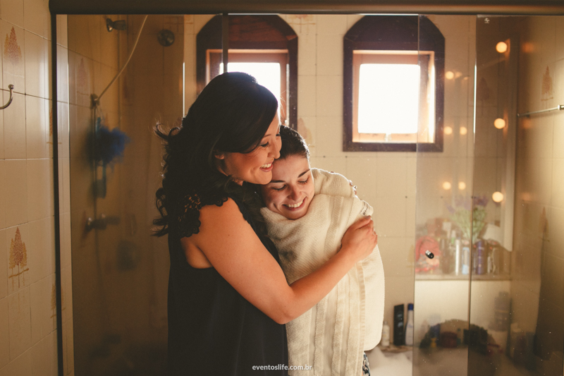 fotografia de casamento daniele e evandro avaré alex oliveira cyndi omoto melhor fotógrafo de sp são paulo itu valinhos cerimonial angela fernandes making of bride noiva abraço de amiga madrinha