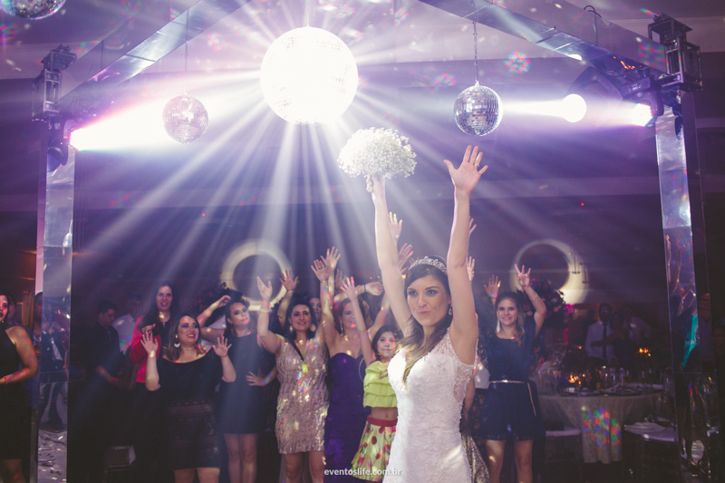 fotografia de casamento sorocaba daniele e evandro avaré alex oliveira cyndi omoto melhor fotógrafo de sp são paulo itu valinhos cerimonial angela fernandes recepção jogando o buquê