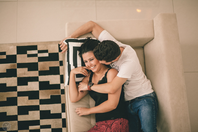 Ensaio Pré Casamento Wedding André e Rafaelly Alex Oliveira Cyndi Lara Melhor fotógrafo de Casamento de Sorocaba Fotos criativas Ensaio em CasaLuz Natural Casal Feliz Deitados