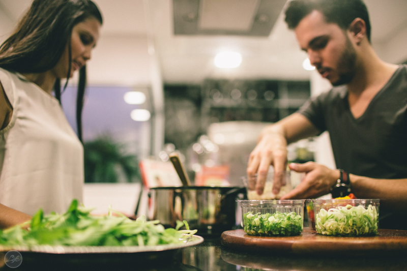 Ensaio Pré Casamento Wedding André e Rafaelly Alex Oliveira Cyndi Lara Melhor fotógrafo de Casamento de Sorocaba Fotos criativas Ensaio em CasaLuz Natural Casal Feliz Cozinhando juntos
