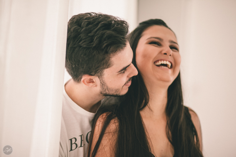 Ensaio Pré Casamento Wedding André e Rafaelly Alex Oliveira Cyndi Lara Melhor fotógrafo de Casamento de Sorocaba Fotos criativas Ensaio em CasaLuz Natural Casal Feliz Gargalhada