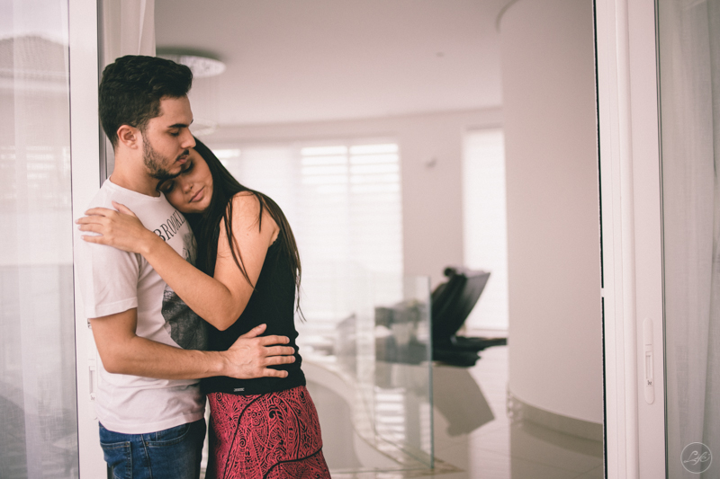 Ensaio Pré Casamento Wedding André e Rafaelly Alex Oliveira Cyndi Lara Melhor fotógrafo de Casamento de Sorocaba Fotos criativas Ensaio em CasaLuz Natural Casal Feliz Abraço