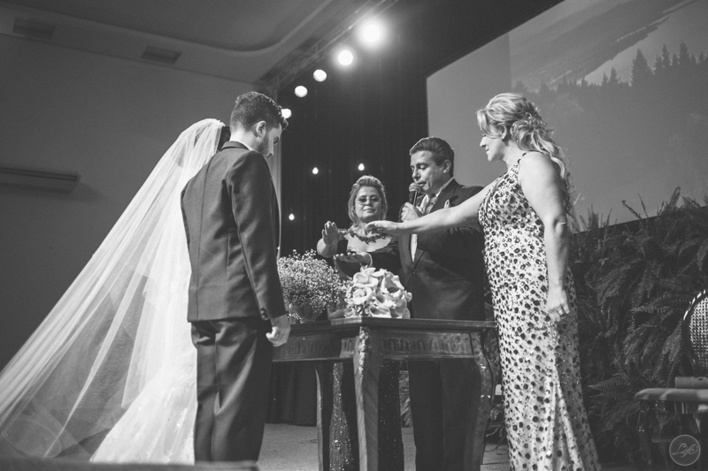 Life Fotografia de casamento Sorocaba Brasil Alex Oliveira Cyndi Omoto Ipanema Rafaelly e André benção das alianças