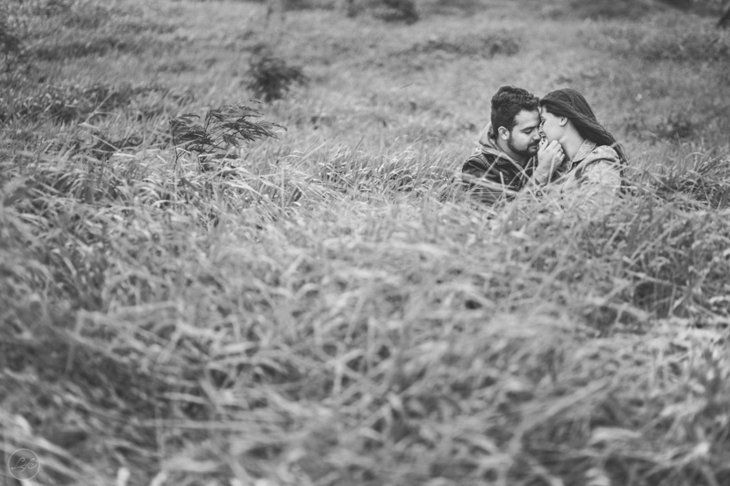 Sessão fotográfica, pré-wedding, fotos de casal, namorados, noivos, natureza, frio, life fotografia, fotografia criativa, ensaio Suzana e David, Capela da Penha, Votorantim, Difente