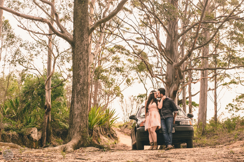 Sessão fotográfica, pré-wedding, fotos de casal, namorados, noivos, natureza, frio, life fotografia, fotografia criativa, ensaio Suzana e David, Capela da Penha, Votorantim, natureza