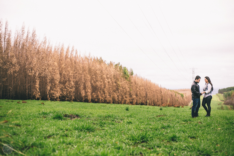 Sessão fotográfica, pré-wedding, fotos de casal, namorados, noivos, natureza, frio, life fotografia, fotografia criativa, ensaio Suzana e David, Capela da Penha, Votorantim, Paisagem