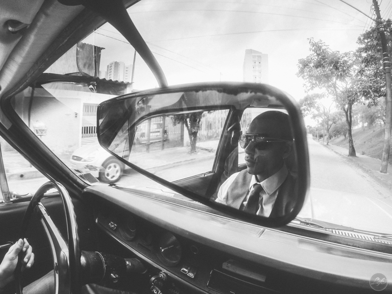 Casamento Laís e Thiago, Life Fotografia Criativa, Pessoas felizes, Case de dia, Alex Oliveira, Cyndi Omoto, Espaço Éden, noivo com carro antigo