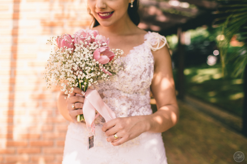 Casamento Laís e Thiago, Life Fotografia Criativa, Pessoas felizes, Case de dia, Alex Oliveira, Cyndi Omoto, Espaço Éden, buquê da noiva, bouquet, Bride