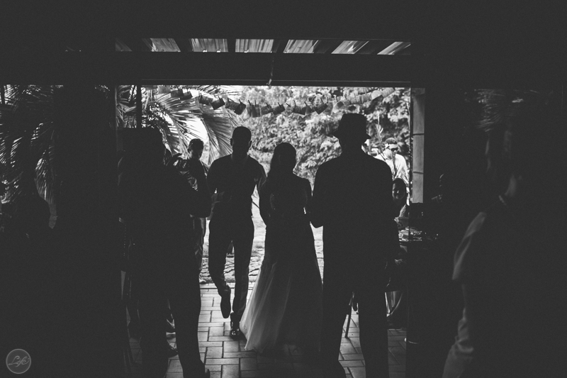 Casamento Laís e Thiago, Life Fotografia Criativa, Pessoas felizes, Case de dia, Alex Oliveira, Cyndi Omoto, Espaço Éden, entrada dos noivos no salão