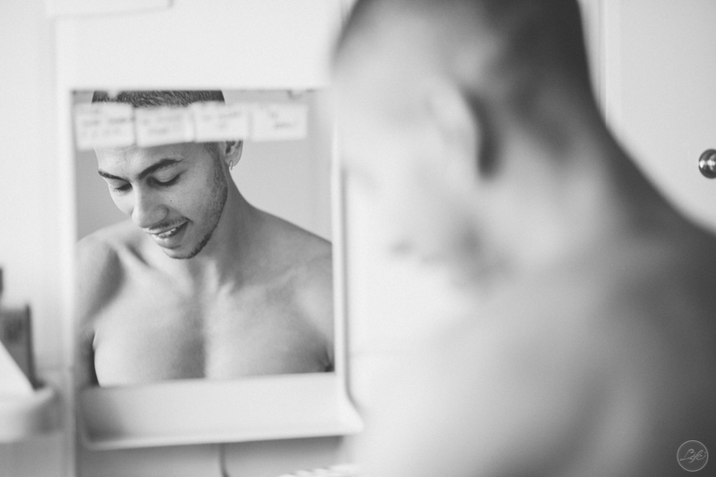 Casamento Laís e Thiago, Life Fotografia Criativa, Pessoas felizes, Case de dia, Alex Oliveira, Cyndi Omoto, Espaço Éden, noivo fazendo a barba