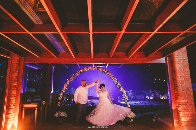 casamento kaká e victor, chacara vo toninha, sorocaba, sp, life fotografia, case de dia, bola de neve, casamento rustico, recepcao, vestido de noiva rodado, vestido de noiva, foto criativa