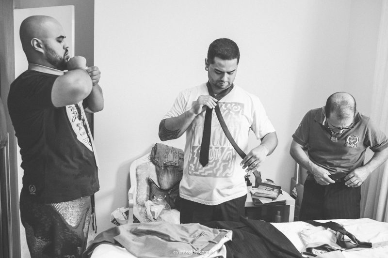 casamento kaká e victor, chacara vo toninha, sorocaba, sp, life fotografia, case de dia, bola de neve, casamento rustico, making of noivo, groom, familia, gravata, irmao, pai