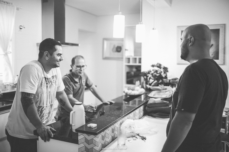 casamento kaká e victor, chacara vo toninha, sorocaba, sp, life fotografia, case de dia, bola de neve, casamento rustico, making of noivo, groom, familia,