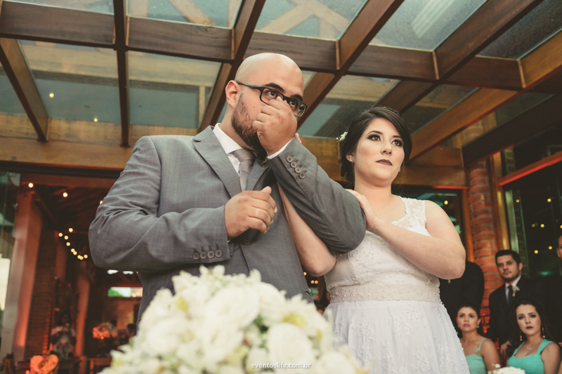 casamento kaká e victor, chacara vo toninha, sorocaba, sp, life fotografia, case de dia, bola de neve, casamento rustico, cerimonia, beijo na mao da noiva, carinho