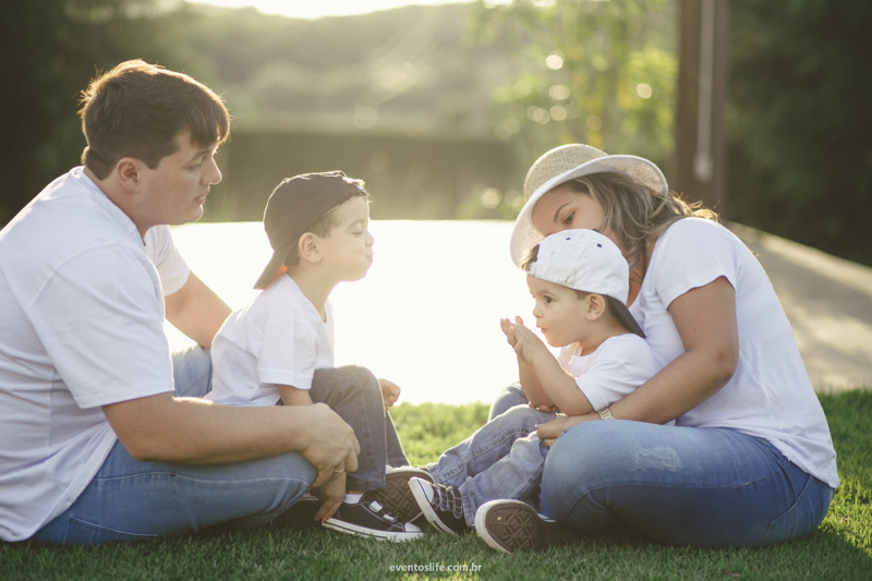 Ensaio familia, casal, filhos, crianças, fotografia criativa, espontanea, life fotografia, contando uma historia, deviersao em familia