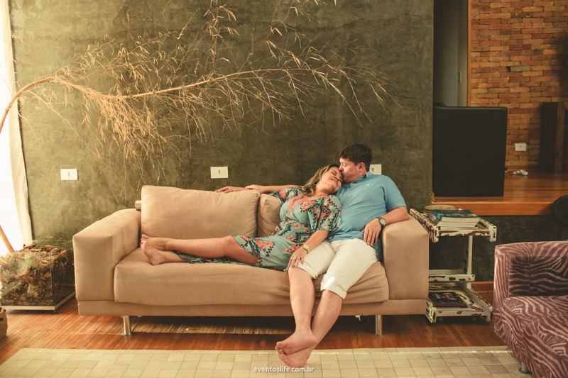 Ensaio familia, casal, filhos, crianças, fotografia criativa, espontanea, life fotografia, fotografia em casa, sofa, casal, noivos, bride, groom