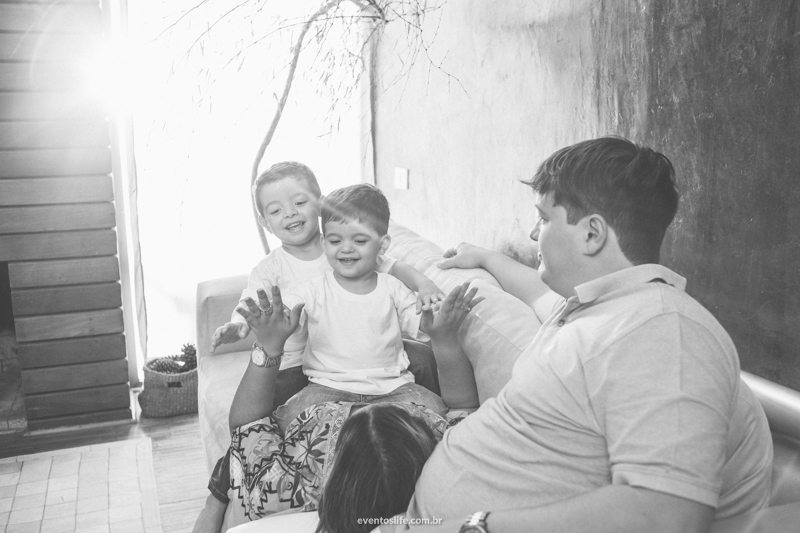 Ensaio familia, casal, filhos, crianças, fotografia criativa, espontanea, life fotografia, brincadeira com os filhos