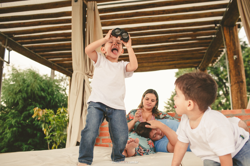 Ensaio familia, casal, filhos, crianças, fotografia criativa, espontanea, life fotografia, descobrindo o mundo