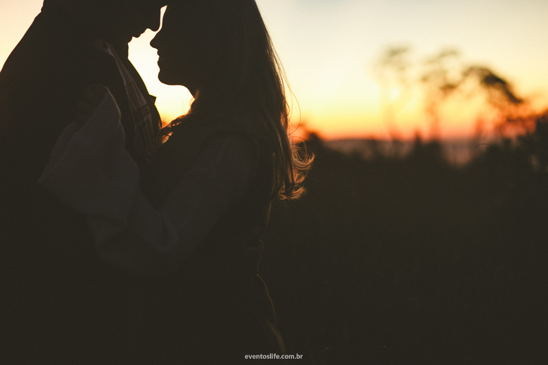 ensaio fotografrico, sessao de fotos, ensaio casal, natureza, montanha, frio, amor, love, noivos, namorados, fiance, bride and groom, priscila e lucas, life fotografia, criativa, espontanea, silhueta