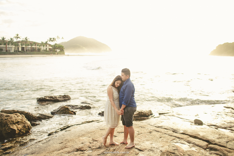 Ensaio Poly e Bruno, Life Fotografia, Praia, Guaruja, nascer do sol, fotografia de pessoas felizes, espontanea, pre casamento, pre wedding, casal, noivos, couple, abraço, carinho