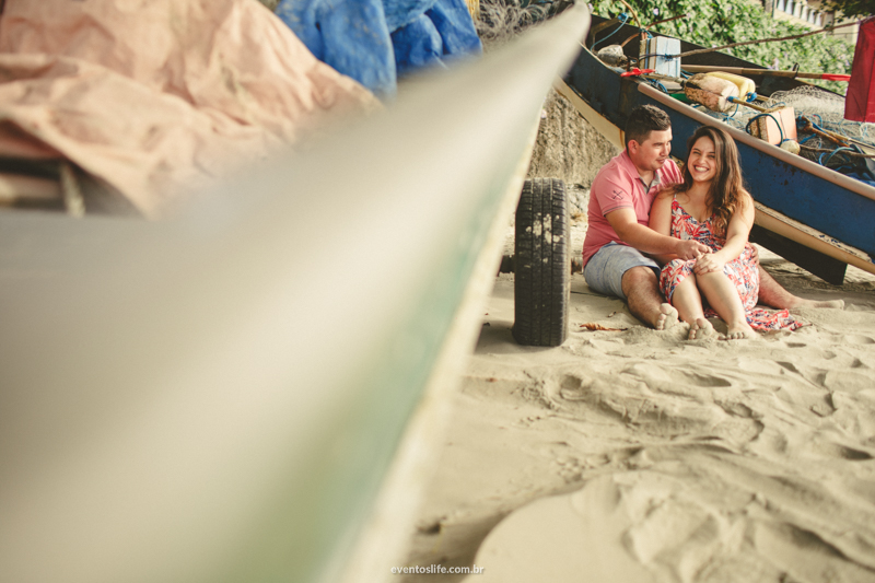Ensaio Poly e Bruno, Life Fotografia, Praia, Guaruja, nascer do sol, fotografia de pessoas felizes, espontanea, pre casamento, pre wedding, casal, noivos, barcos, pesca